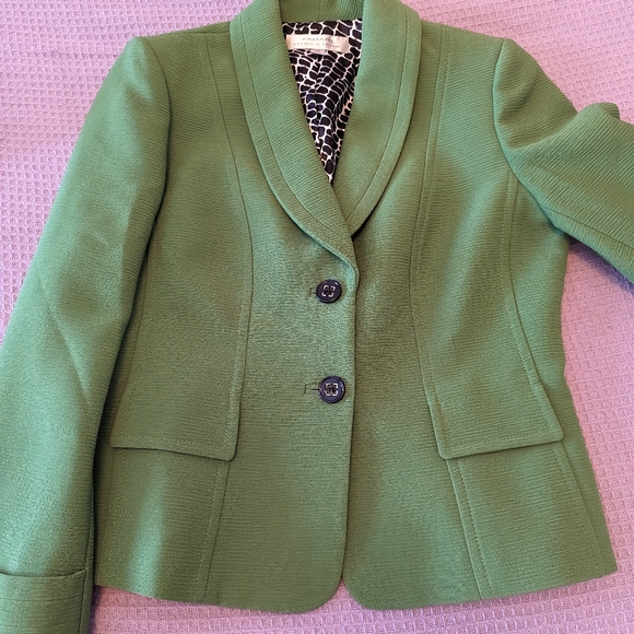 Tahari suit jacket and matching skirt - womens size 10 - Picture 5 of 6
